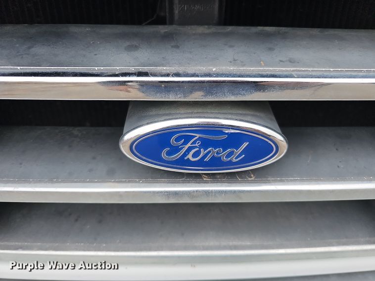 image for item IO9760 1995 Ford F350 XL flatbed pickup truck