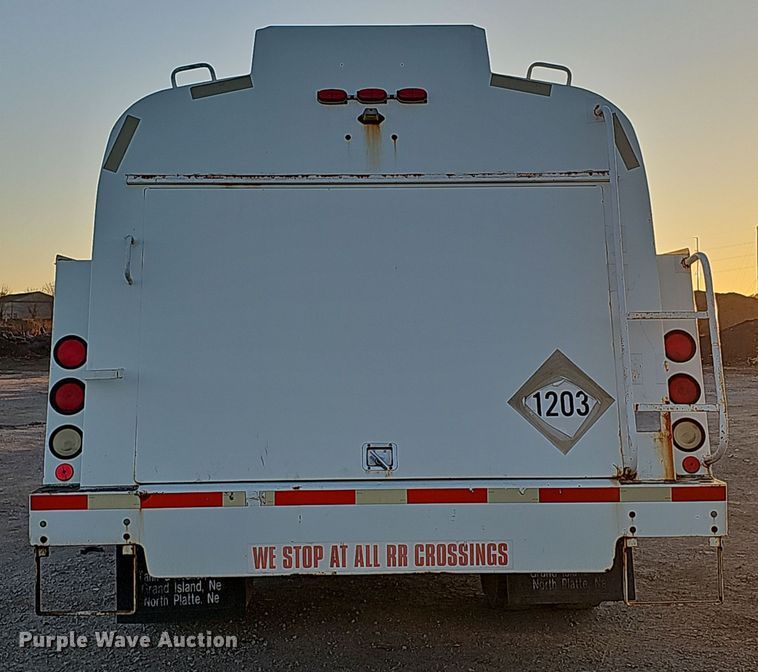 image for item IO9762 1996 International 4700 fuel truck