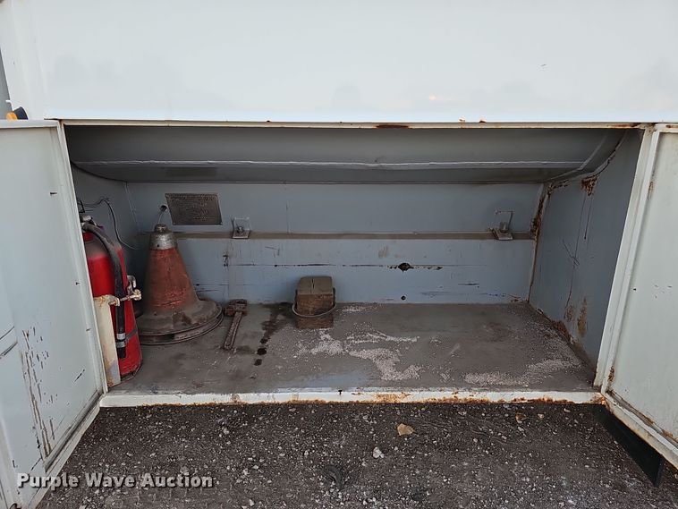 image for item IO9762 1996 International 4700 fuel truck