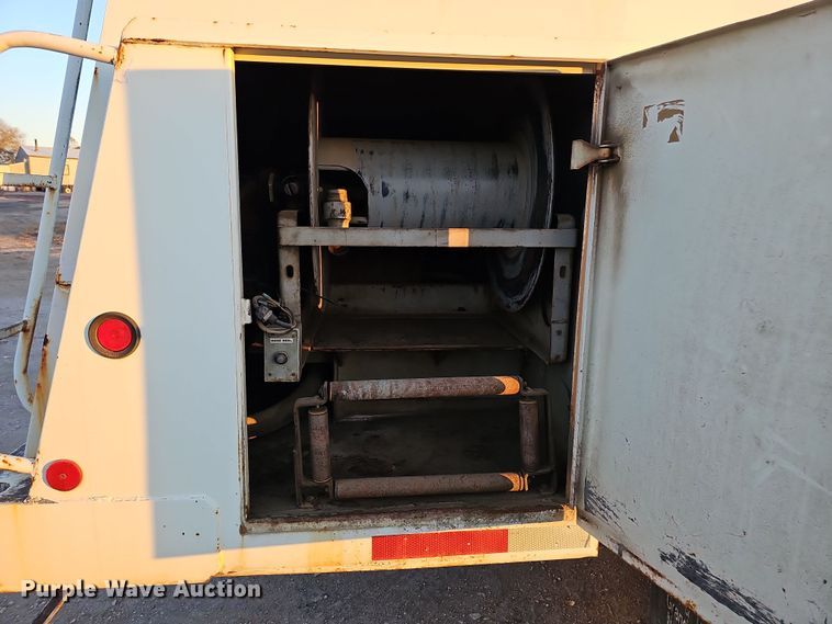 image for item IO9762 1996 International 4700 fuel truck