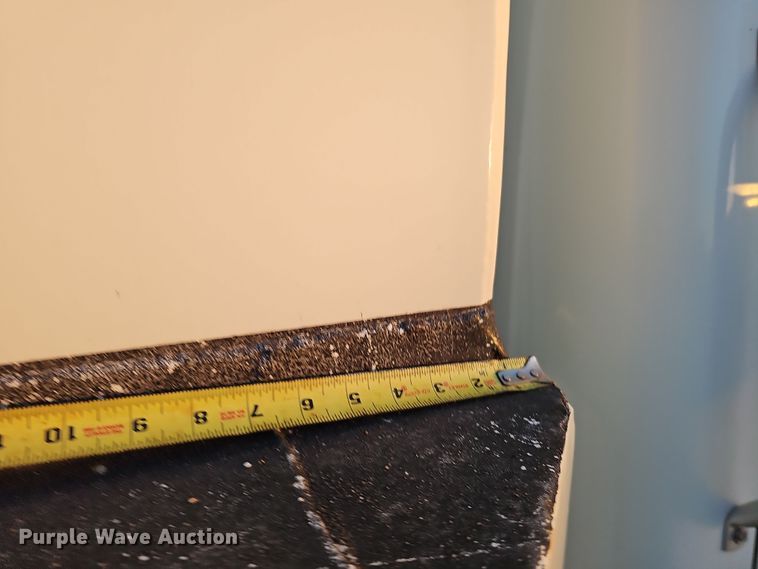 image for item IO9762 1996 International 4700 fuel truck