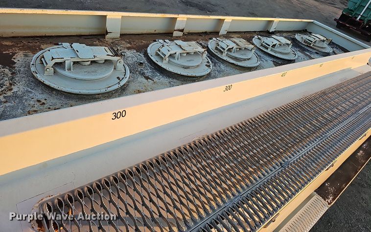 image for item IO9762 1996 International 4700 fuel truck