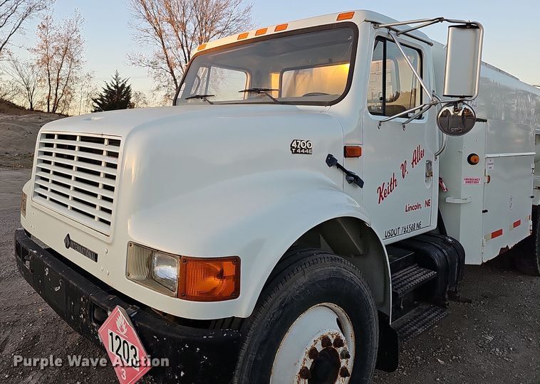 image for item IO9762 1996 International 4700 fuel truck