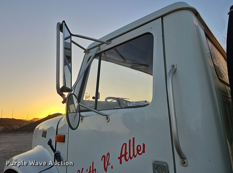 image for item IO9762 1996 International 4700 fuel truck