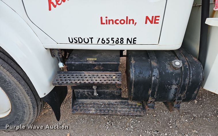 image for item IO9762 1996 International 4700 fuel truck