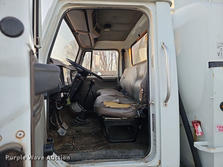 image for item IO9762 1996 International 4700 fuel truck