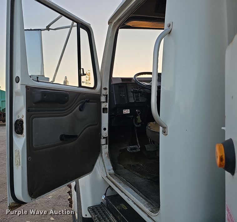 image for item IO9762 1996 International 4700 fuel truck