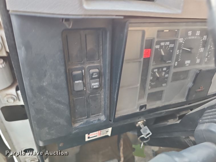 image for item IO9762 1996 International 4700 fuel truck