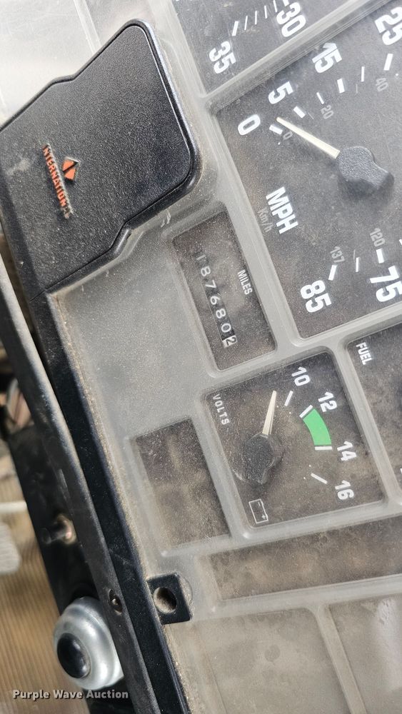 image for item IO9762 1996 International 4700 fuel truck