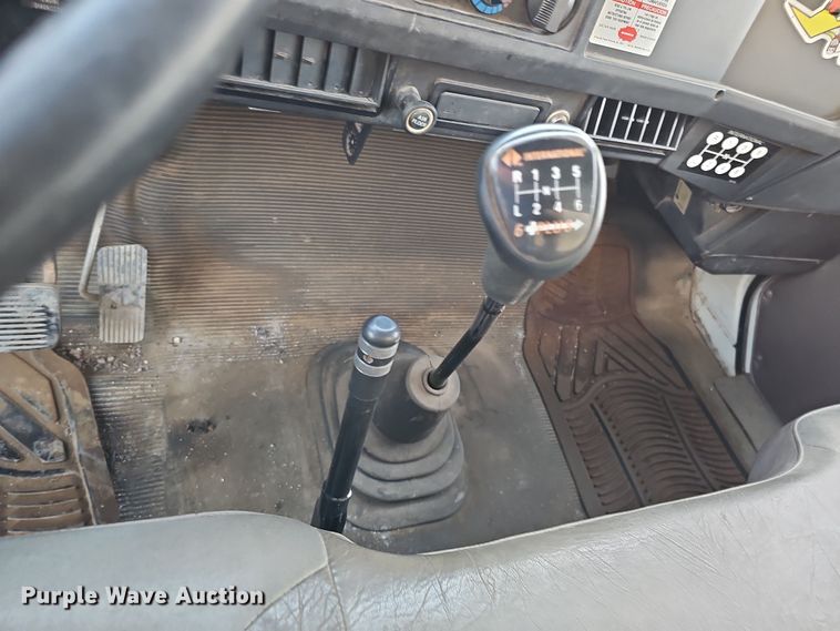 image for item IO9762 1996 International 4700 fuel truck