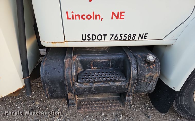 image for item IO9762 1996 International 4700 fuel truck