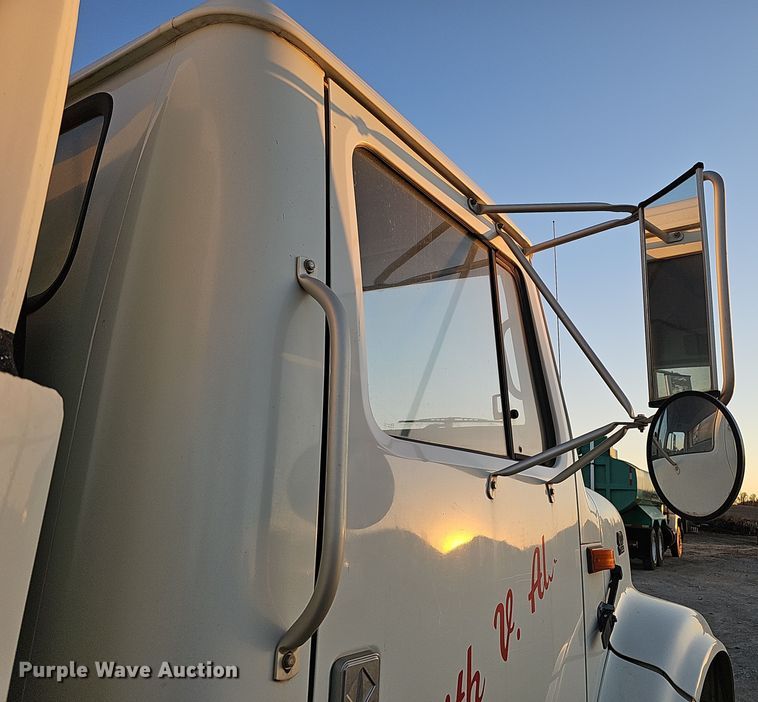 image for item IO9762 1996 International 4700 fuel truck