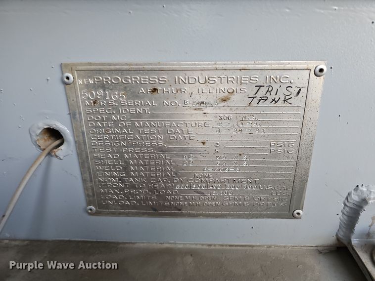 image for item IO9762 1996 International 4700 fuel truck