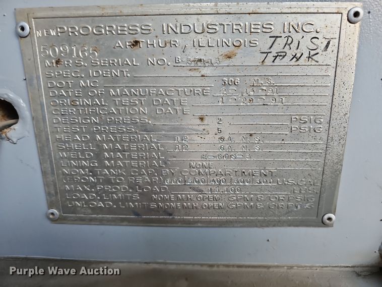 image for item IO9762 1996 International 4700 fuel truck