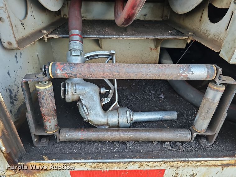 image for item IO9762 1996 International 4700 fuel truck