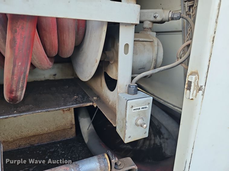 image for item IO9762 1996 International 4700 fuel truck