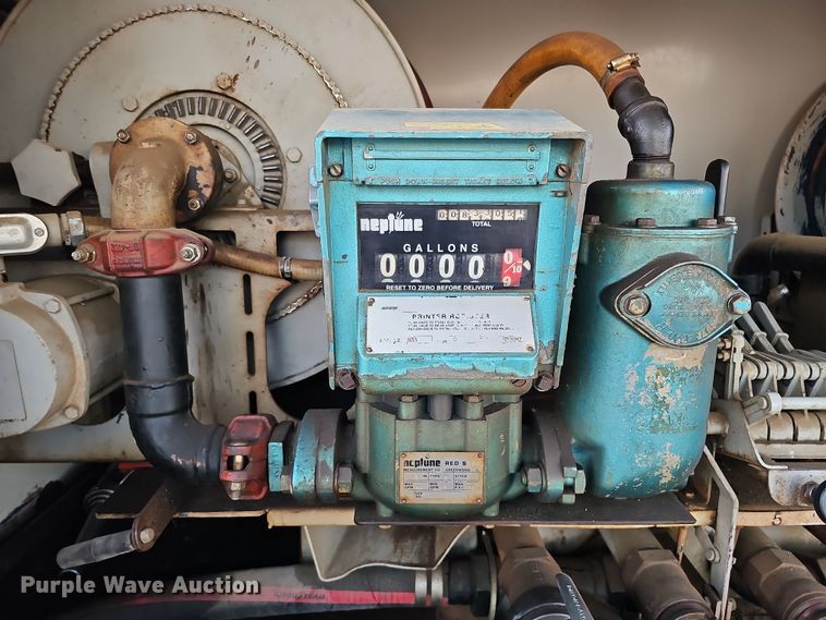 image for item IO9762 1996 International 4700 fuel truck