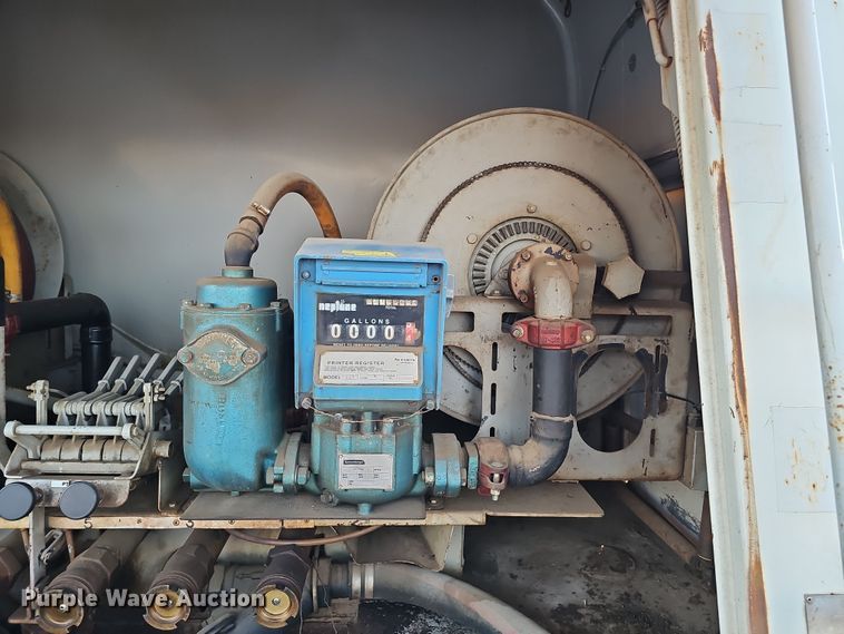 image for item IO9762 1996 International 4700 fuel truck