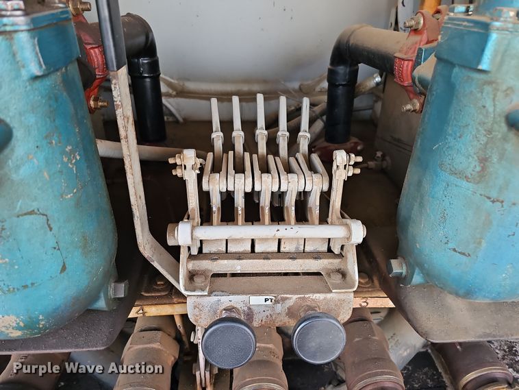 image for item IO9762 1996 International 4700 fuel truck