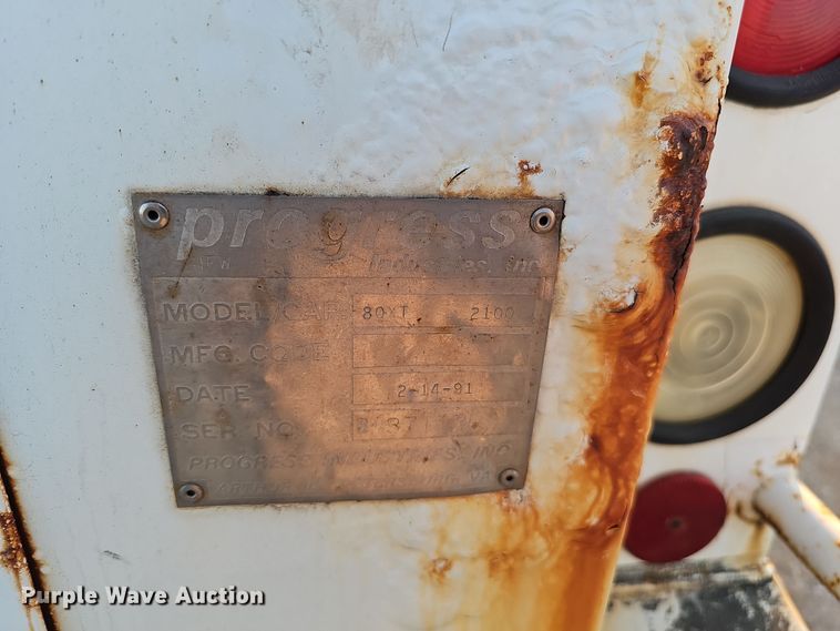 image for item IO9762 1996 International 4700 fuel truck