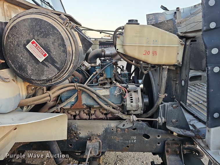 image for item IO9762 1996 International 4700 fuel truck