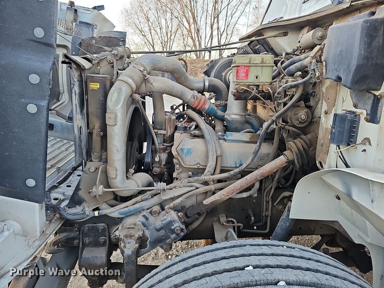 image for item IO9762 1996 International 4700 fuel truck