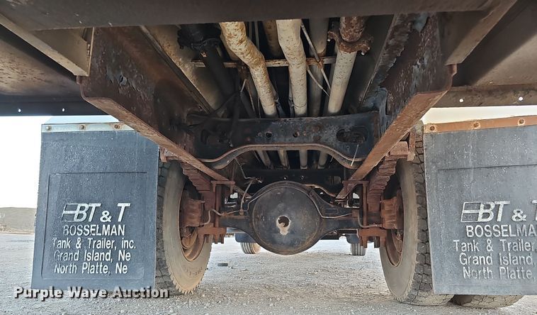 image for item IO9762 1996 International 4700 fuel truck