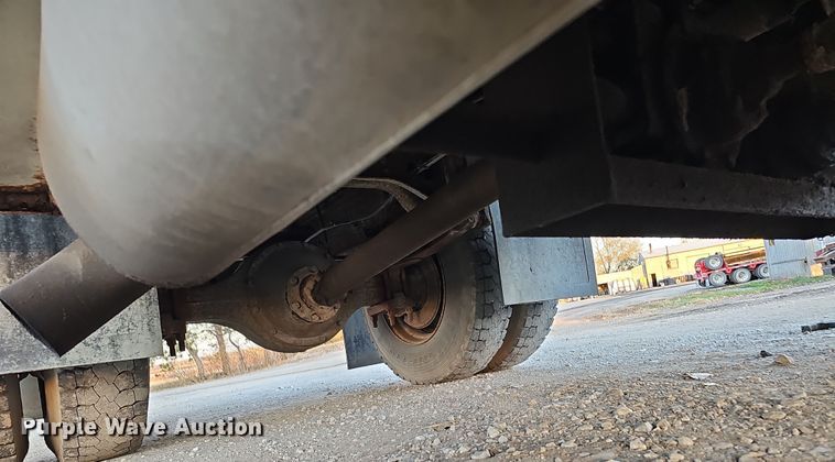 image for item IO9762 1996 International 4700 fuel truck