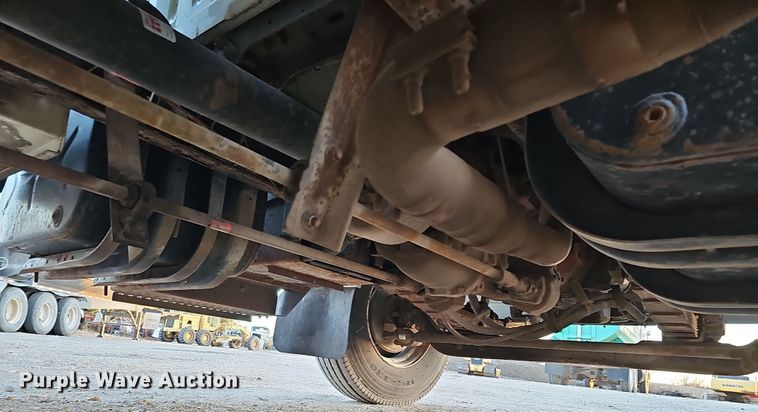 image for item IO9762 1996 International 4700 fuel truck