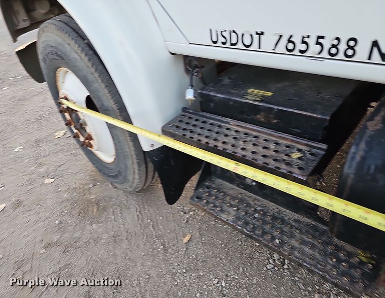 image for item IO9762 1996 International 4700 fuel truck