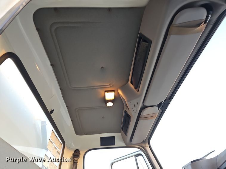 image for item IO9762 1996 International 4700 fuel truck