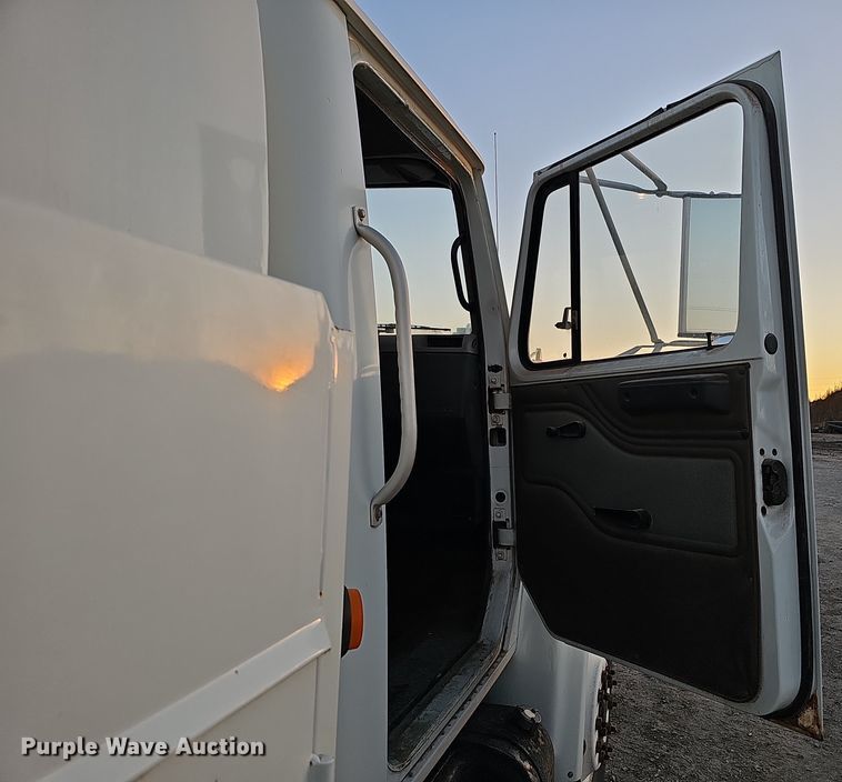 image for item IO9762 1996 International 4700 fuel truck