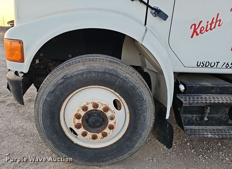 image for item IO9762 1996 International 4700 fuel truck