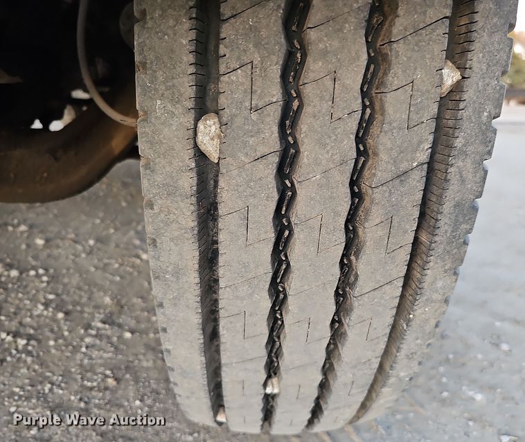 image for item IO9762 1996 International 4700 fuel truck