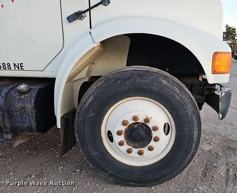 image for item IO9762 1996 International 4700 fuel truck