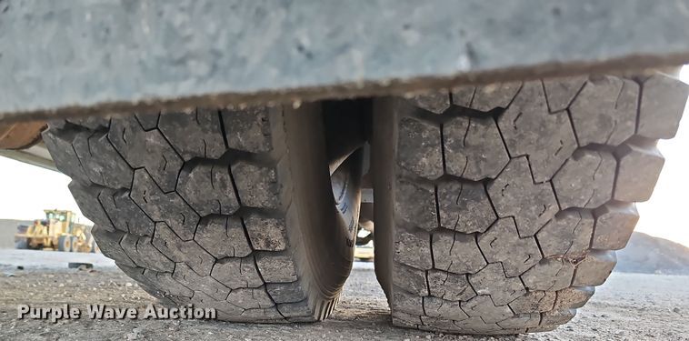 image for item IO9762 1996 International 4700 fuel truck