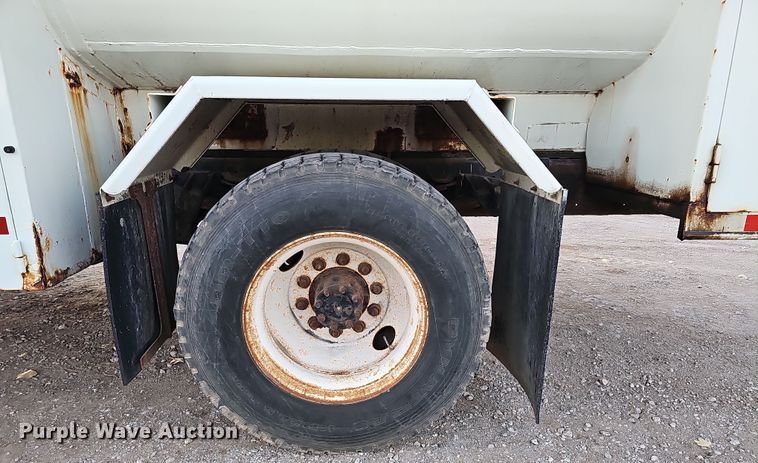 image for item IO9762 1996 International 4700 fuel truck