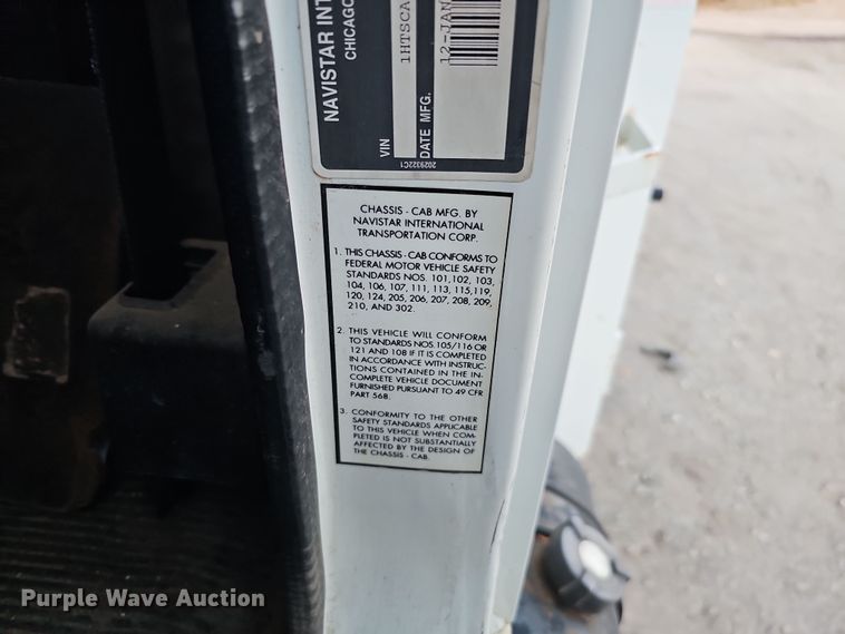 image for item IO9762 1996 International 4700 fuel truck