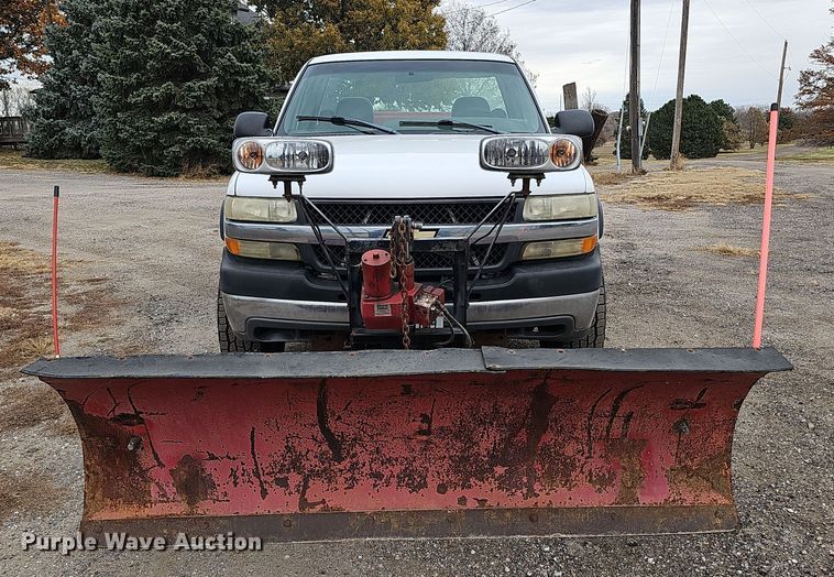 image for item IO9763 2001 Chevrolet Silverado 2500HD pickup truck