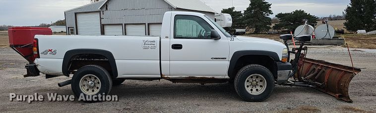 image for item IO9763 2001 Chevrolet Silverado 2500HD pickup truck