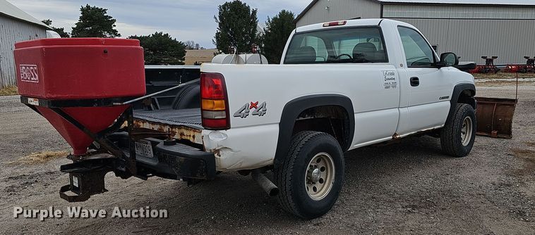 image for item IO9763 2001 Chevrolet Silverado 2500HD pickup truck