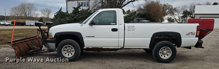 image for item IO9763 2001 Chevrolet Silverado 2500HD pickup truck