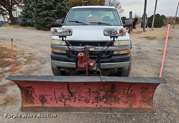 image for item IO9763 2001 Chevrolet Silverado 2500HD pickup truck