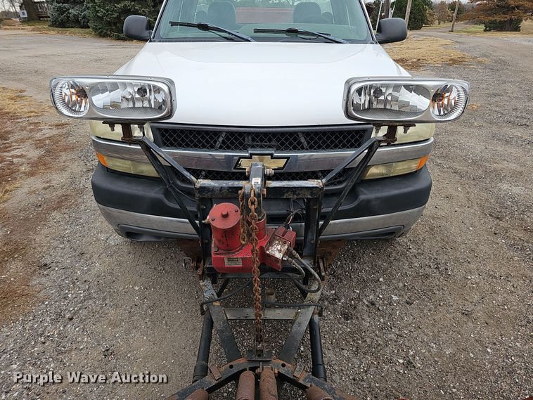 image for item IO9763 2001 Chevrolet Silverado 2500HD pickup truck