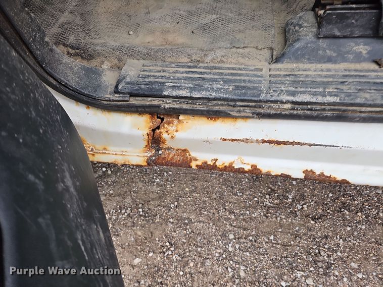 image for item IO9763 2001 Chevrolet Silverado 2500HD pickup truck