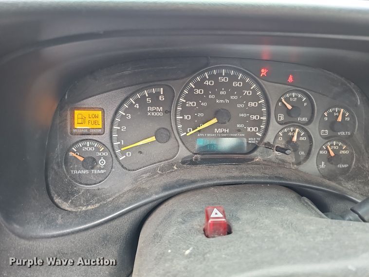 image for item IO9763 2001 Chevrolet Silverado 2500HD pickup truck