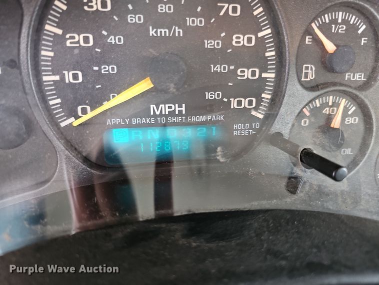 image for item IO9763 2001 Chevrolet Silverado 2500HD pickup truck