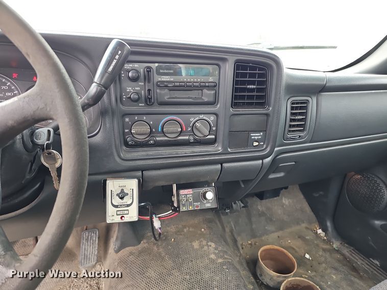 image for item IO9763 2001 Chevrolet Silverado 2500HD pickup truck