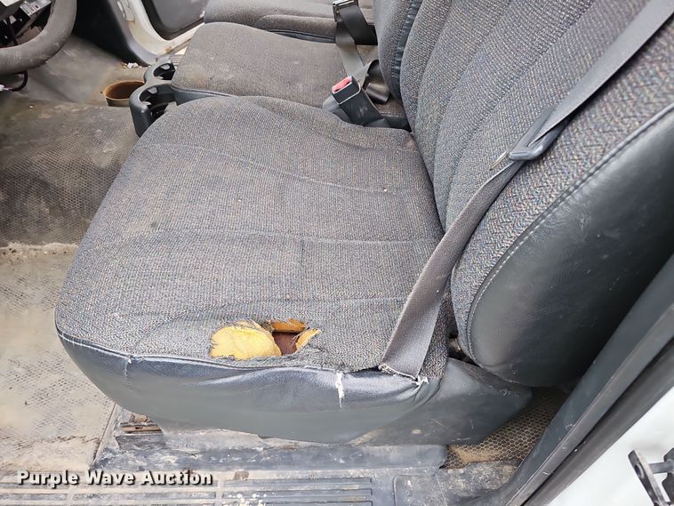 image for item IO9763 2001 Chevrolet Silverado 2500HD pickup truck