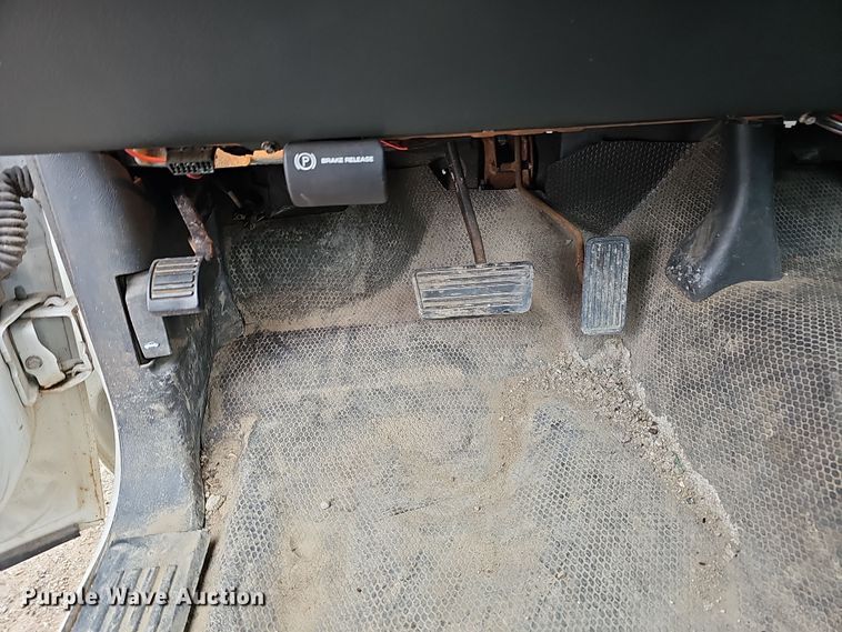 image for item IO9763 2001 Chevrolet Silverado 2500HD pickup truck